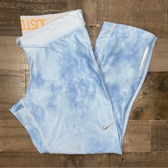 Nike Pants - Nike Cropped Legging size Medium